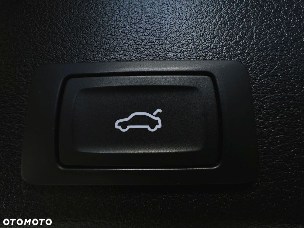 Audi A4 Avant 40 TDI S tronic design - 38