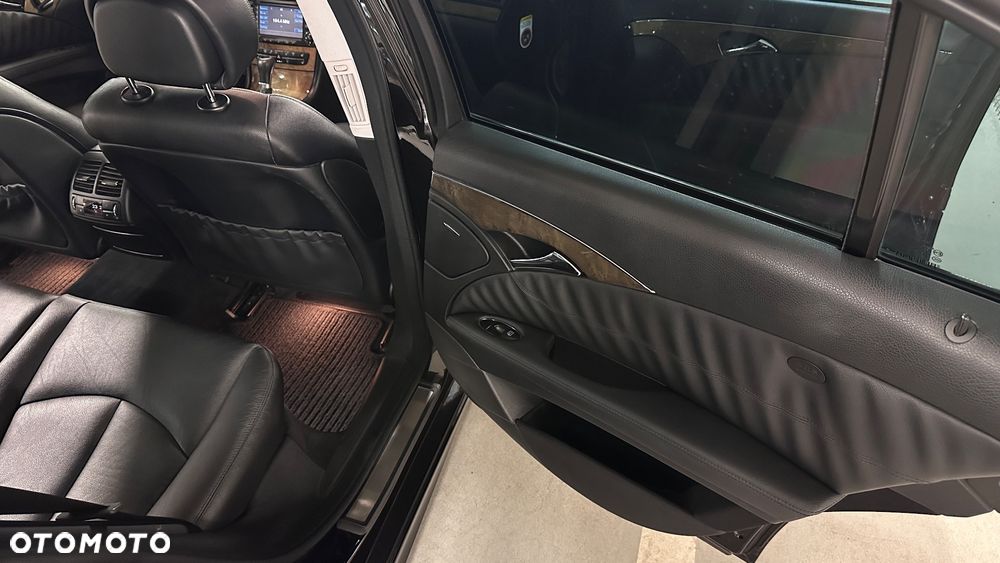 Mercedes-Benz Klasa E 350 4Matic Avantgarde Sport Edition - 31