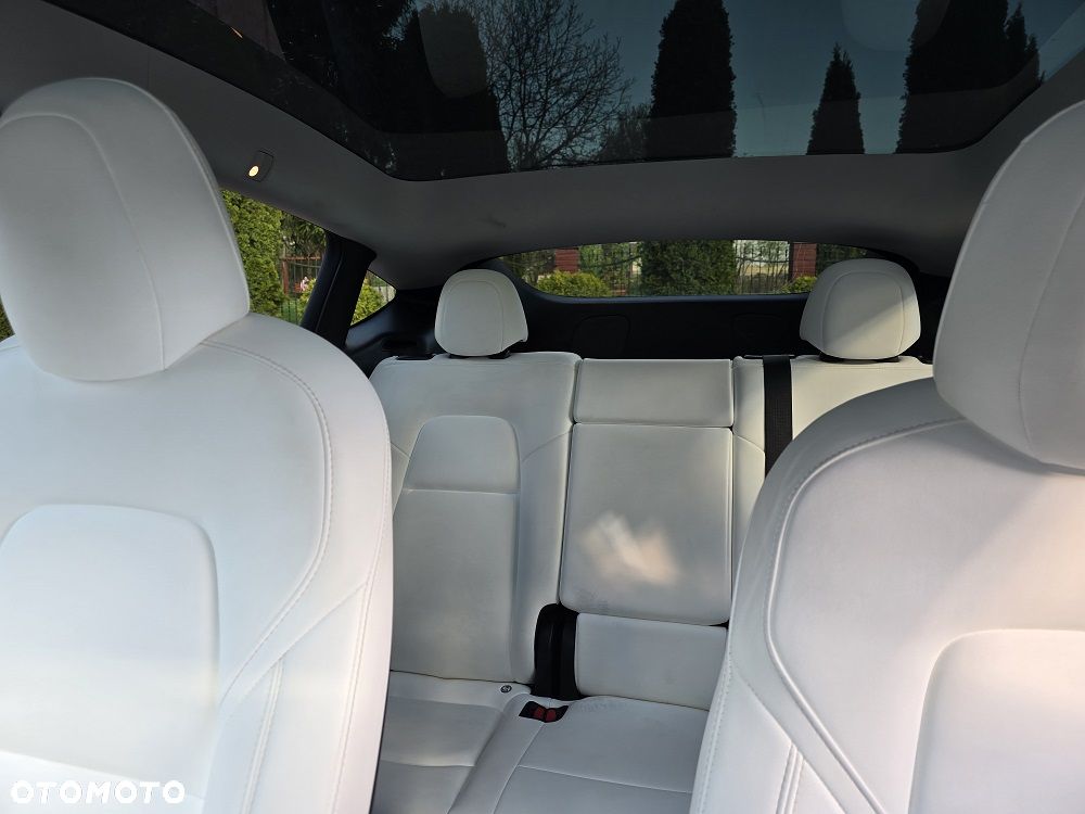Tesla Model Y Long Range AWD - 12