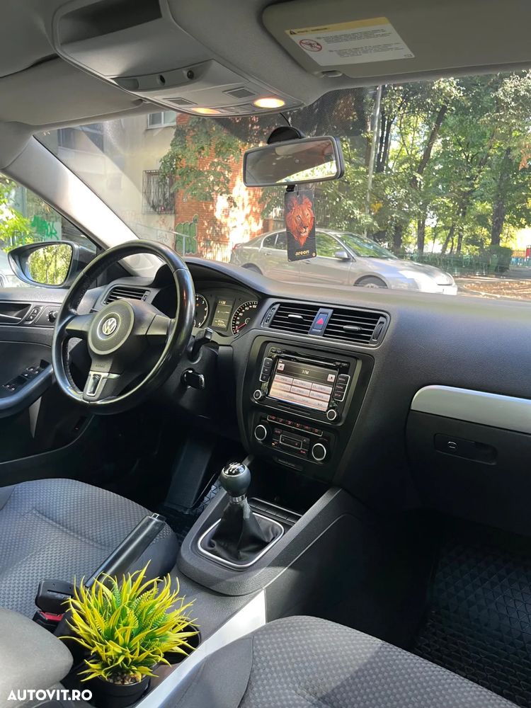 Volkswagen Jetta 1.2 TSI Trendline - 2