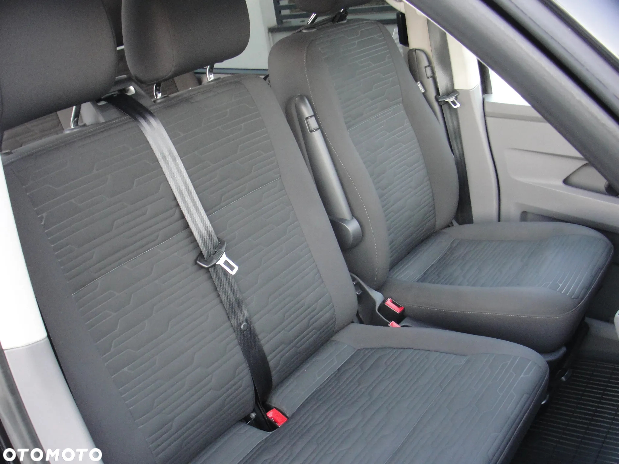 Volkswagen Caravelle 6.1 2.0 TDI L2 Highline 4Motion DSG - 8