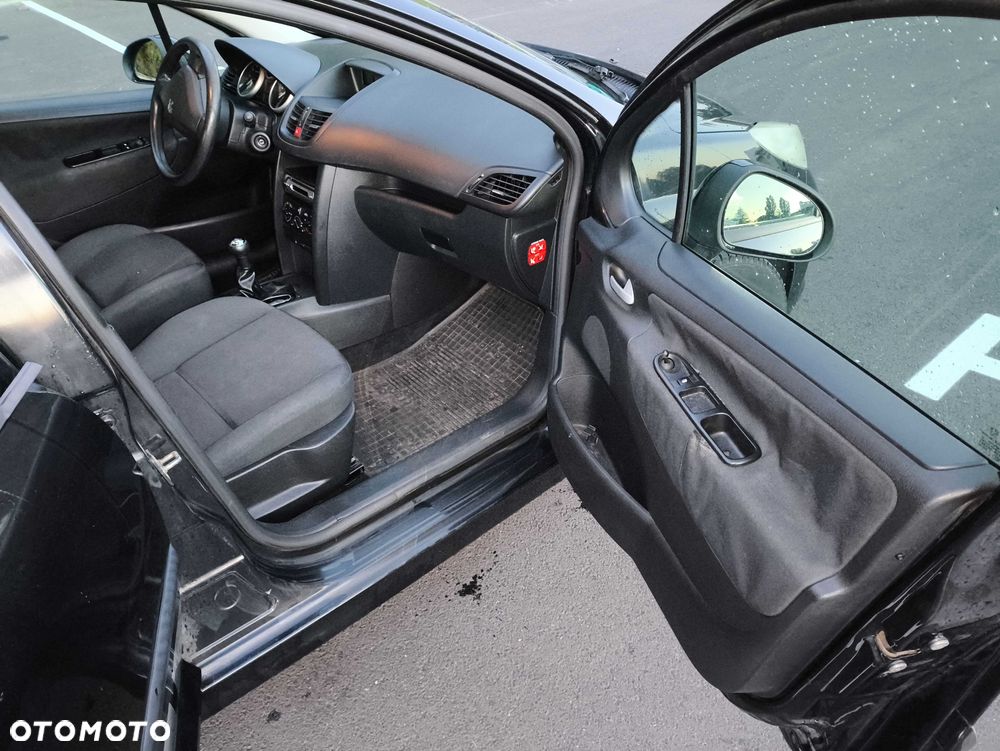 Peugeot 207 - 3