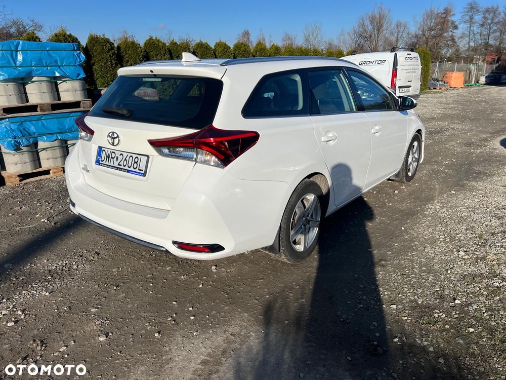 Toyota Auris 1.6 D-4D Prestige - 2