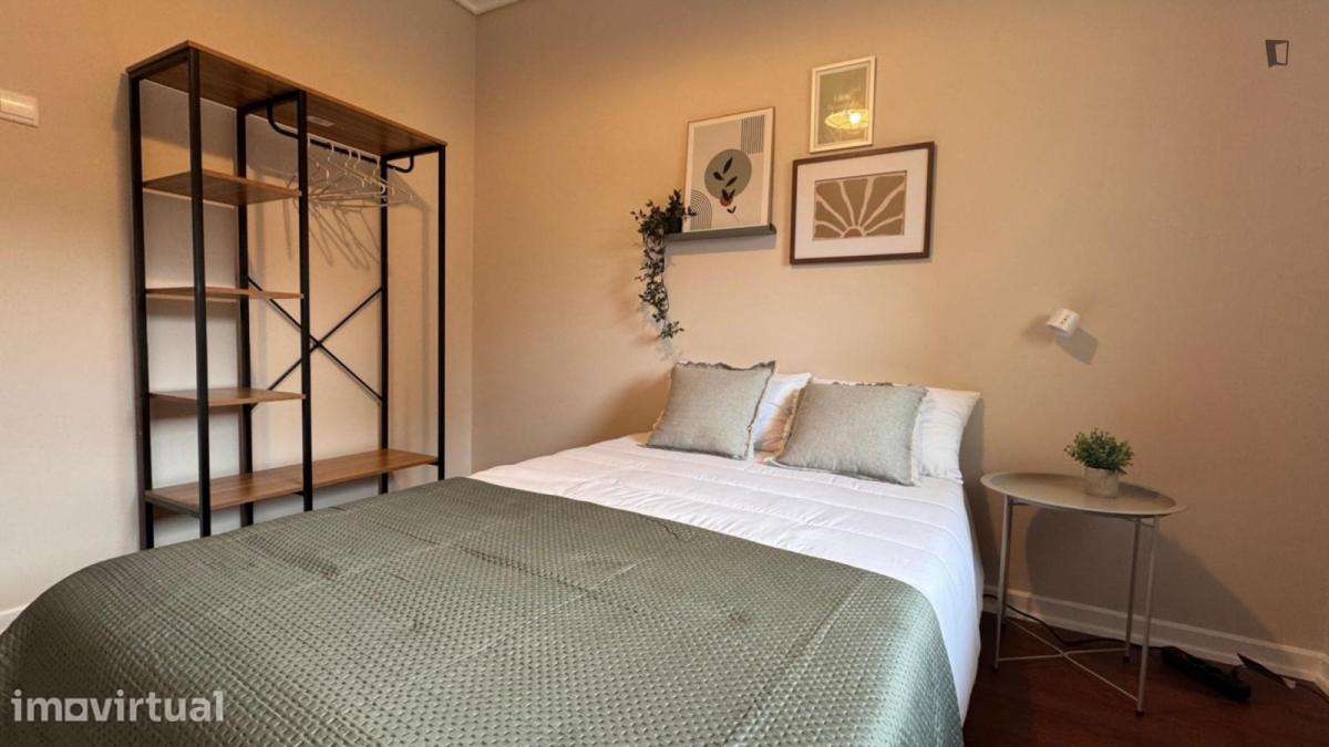 Quarto - localizado em Norton de Matos Coimbra - Grande imagem: 2/7