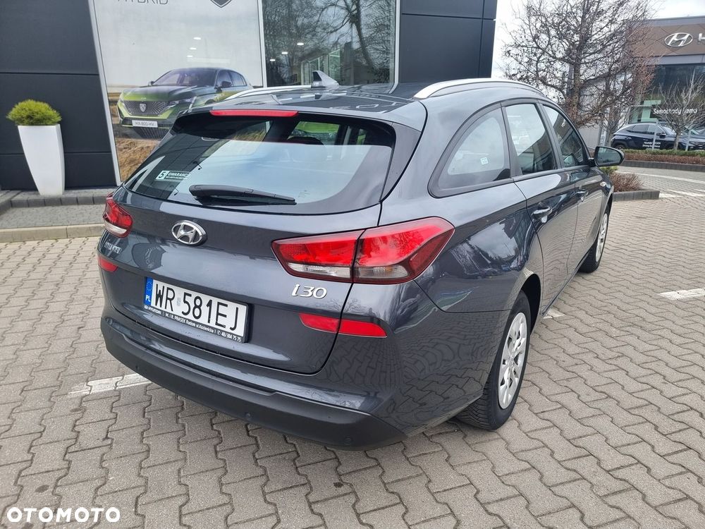 Hyundai i30 1.5 DPI Classic + - 13