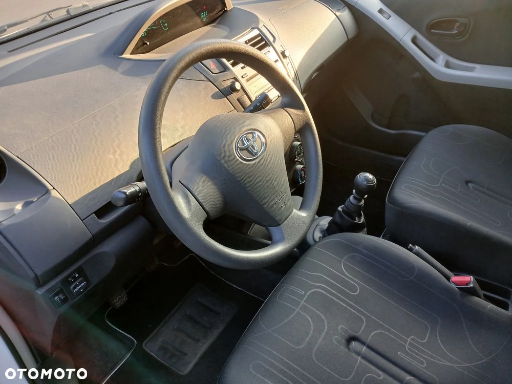 Toyota Yaris 1.33 Sol - 17