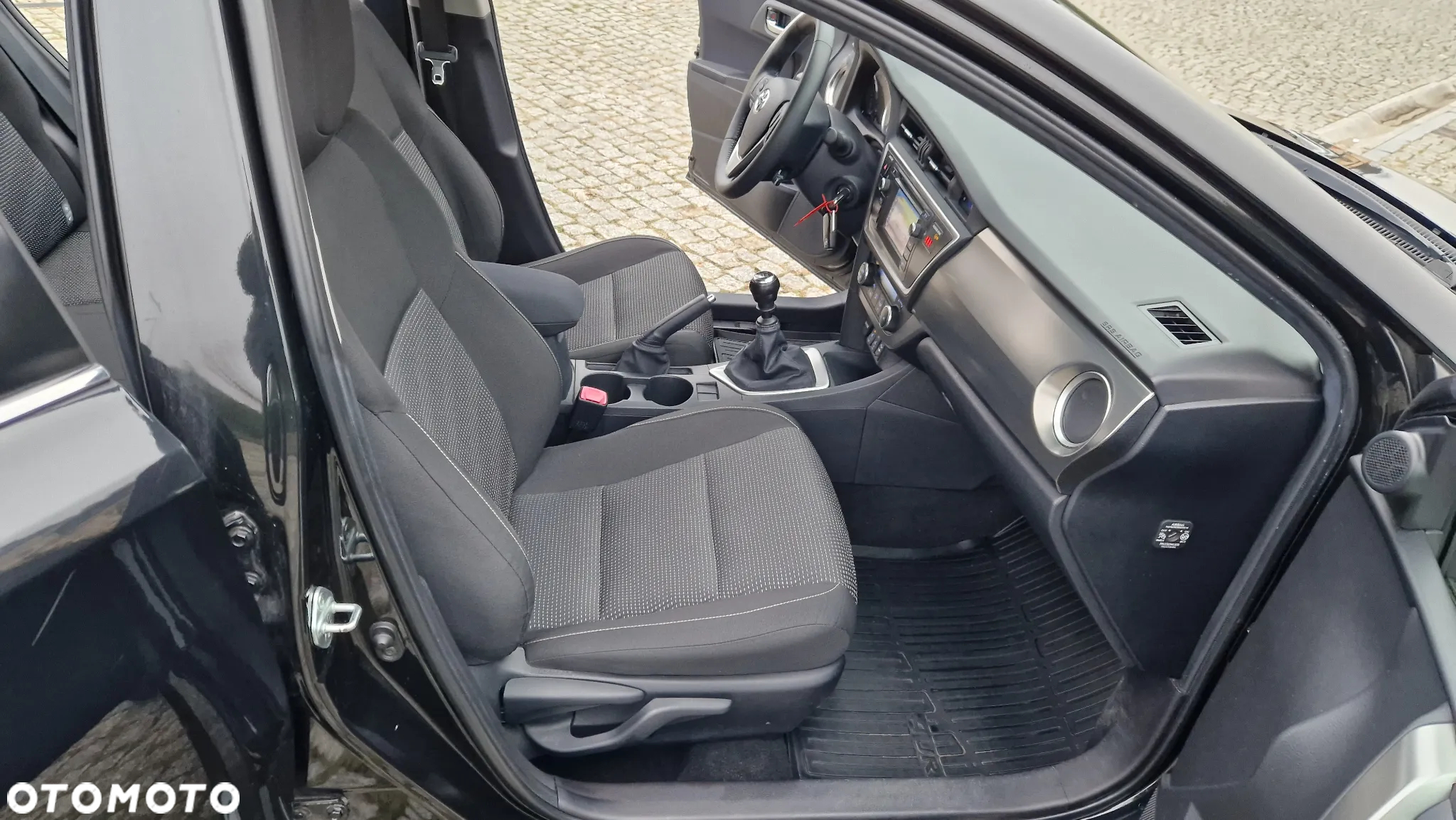 Toyota Auris 1.6 Prestige - 30