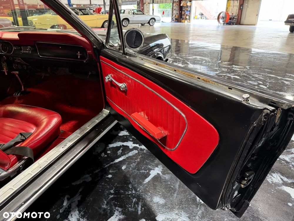 Ford Mustang - 7
