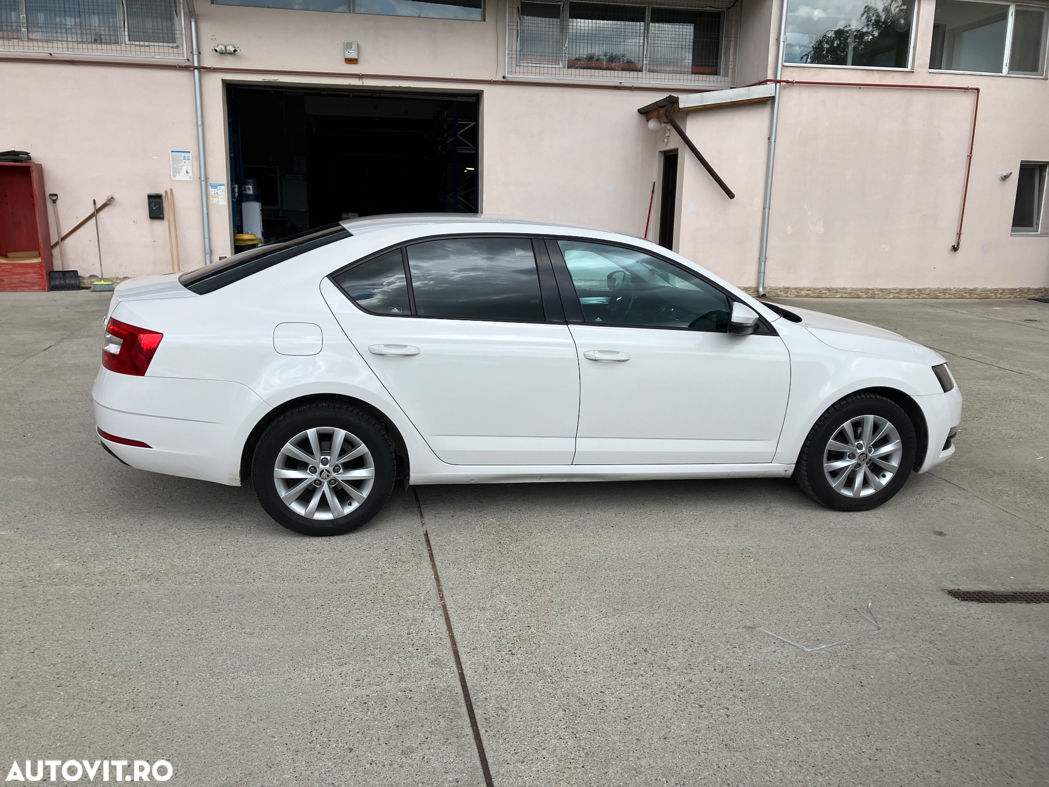 Skoda Octavia Combi Diesel 1.6 TDI Ambition - 7