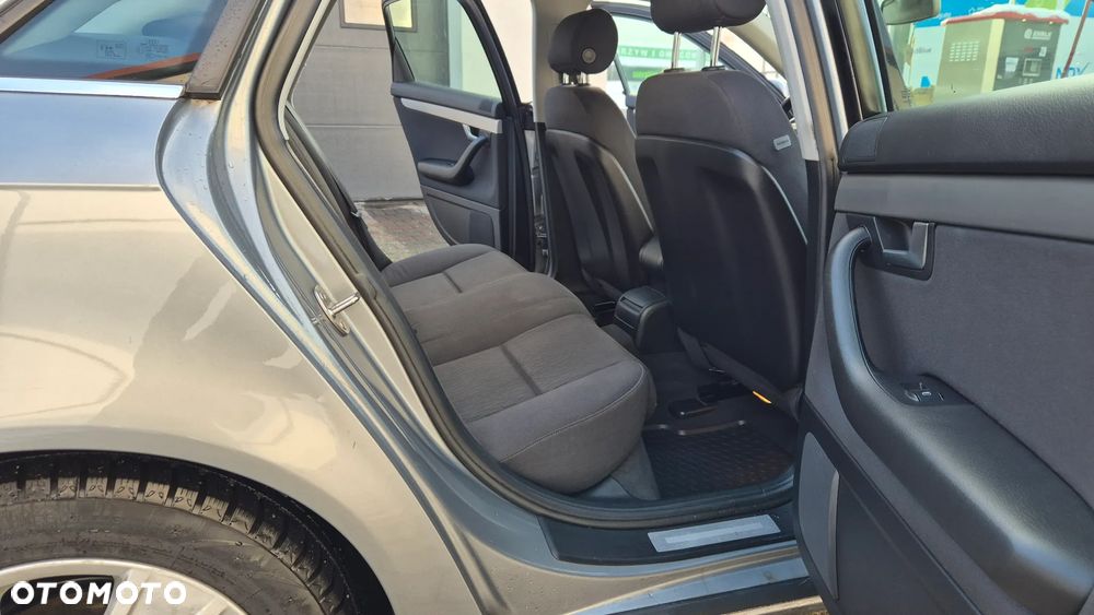 Audi A4 Limousine 2.0 TDI DPF - 9