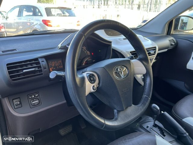 Toyota iQ - 16