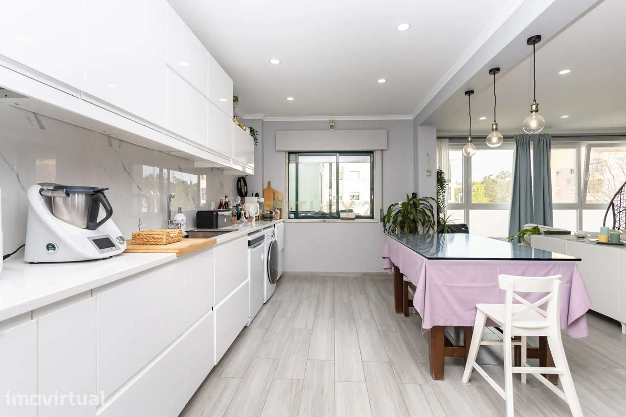 Apartamento T2 remodelado em Paio Pires com arrecadação - Grande imagem: 5/23
