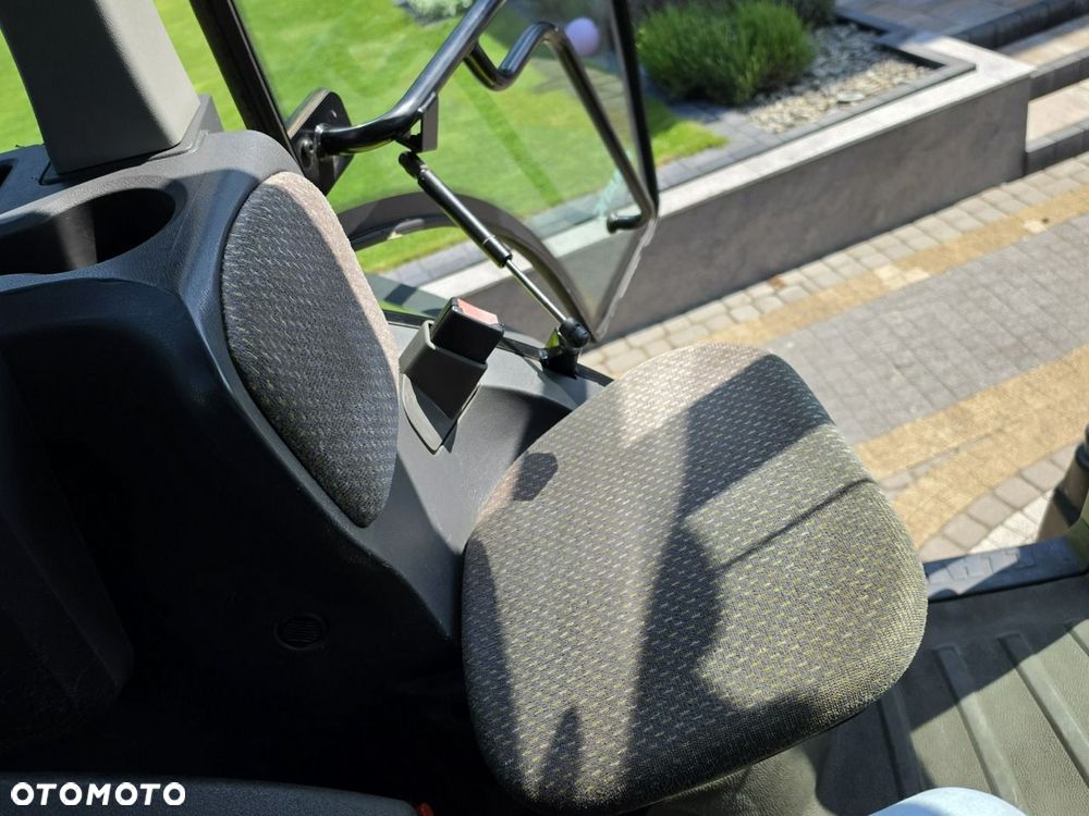 Claas AXION 810 CMATIC - 16
