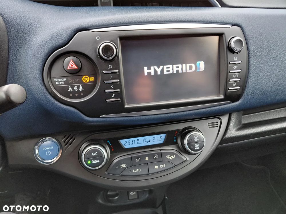 Toyota Yaris Hybrid 100 Selection Platinum - 34