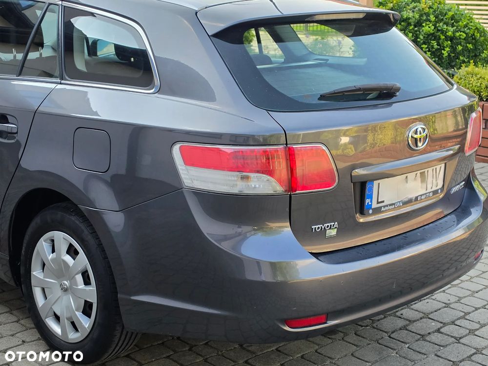 Toyota Avensis 2.0 D-4D - 24