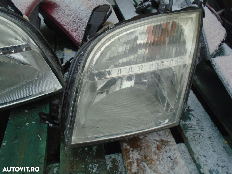 Far stanga Ford Fusion din 2004 volan pe stanga - 1