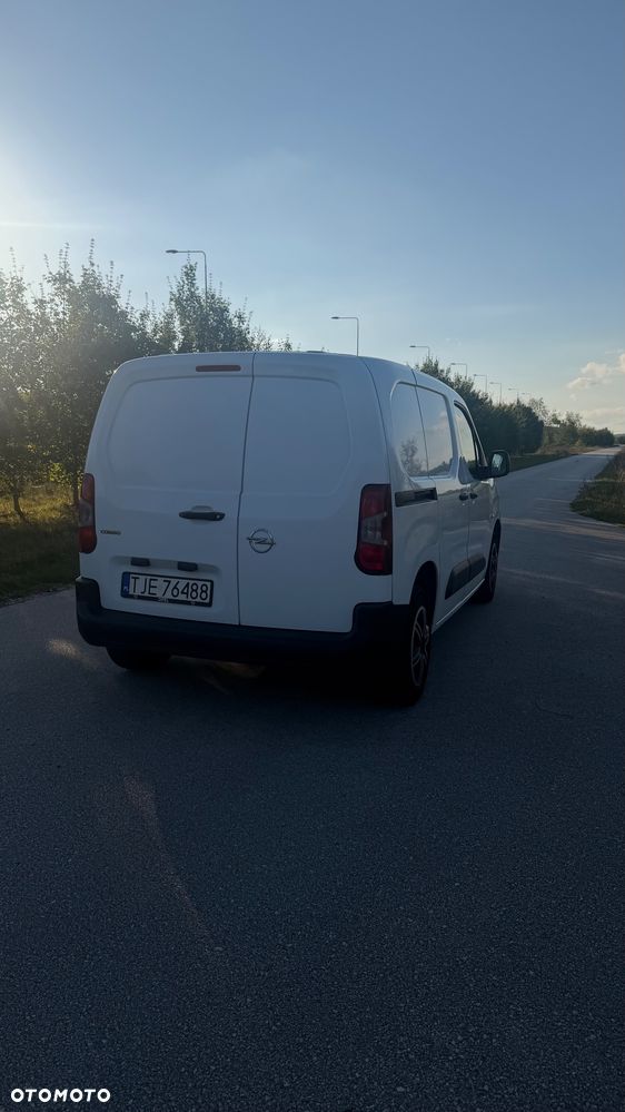 Opel Combo 1.5 CDTI Essentia - 4
