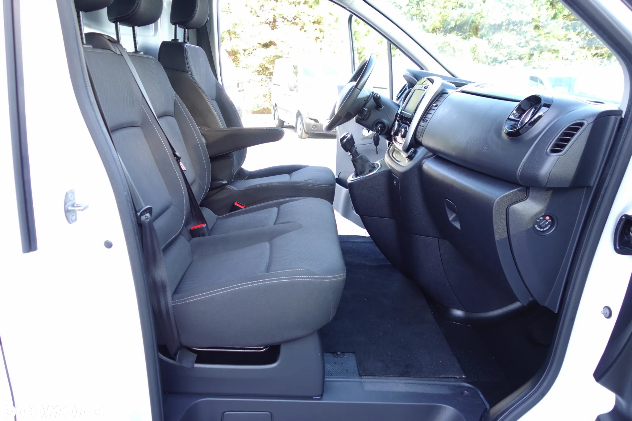 Renault Trafic 2.0 Dci 120 KM L1H1  Zabudowa Klima Webasto 2 x Drzwi Boczne - 36