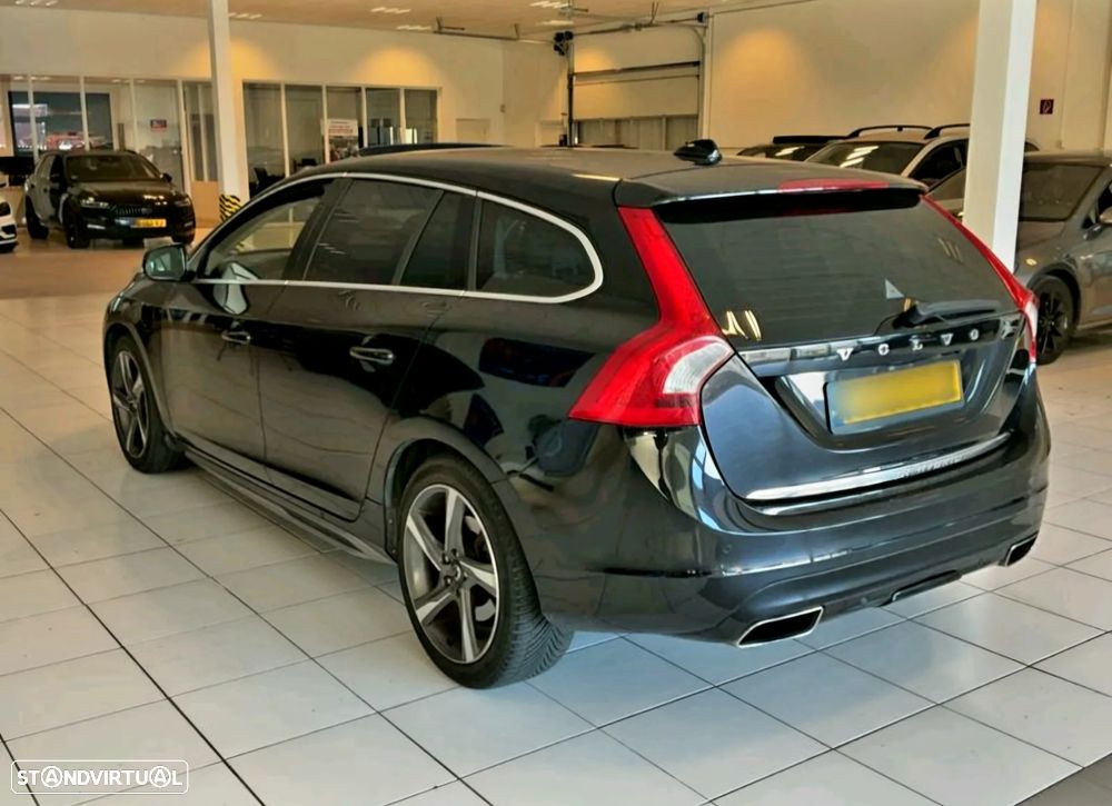 Volvo V60 2.4 D6 R-Design Mom.AWD Phev - 3