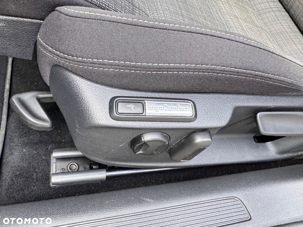 Volkswagen Passat 2.0 TDI SCR DSG Elegance - 11