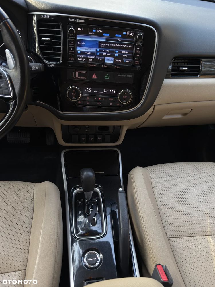 Mitsubishi Outlander 2.0 Intense + Navi 4WD CVT - 12