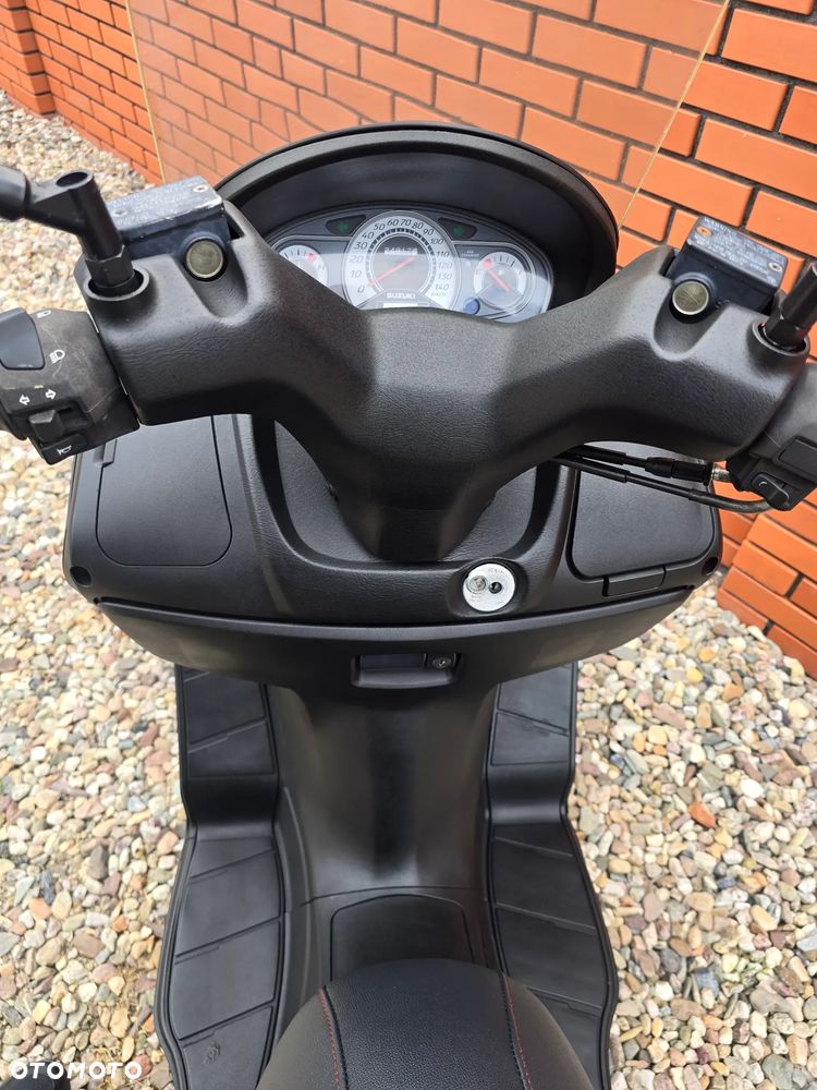 Suzuki Burgman - 10