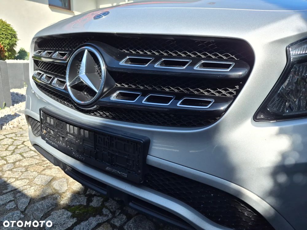 Mercedes-Benz GLA 180 Activity Edition - 12