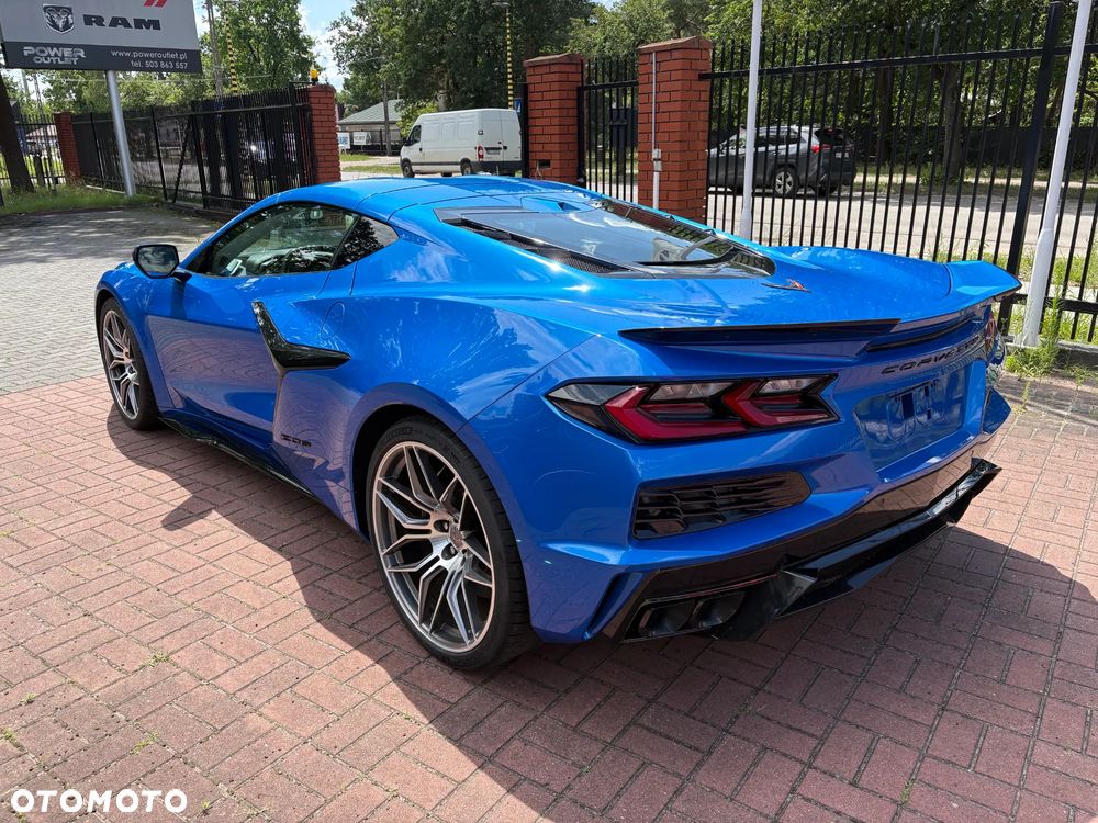 Chevrolet Corvette - 5