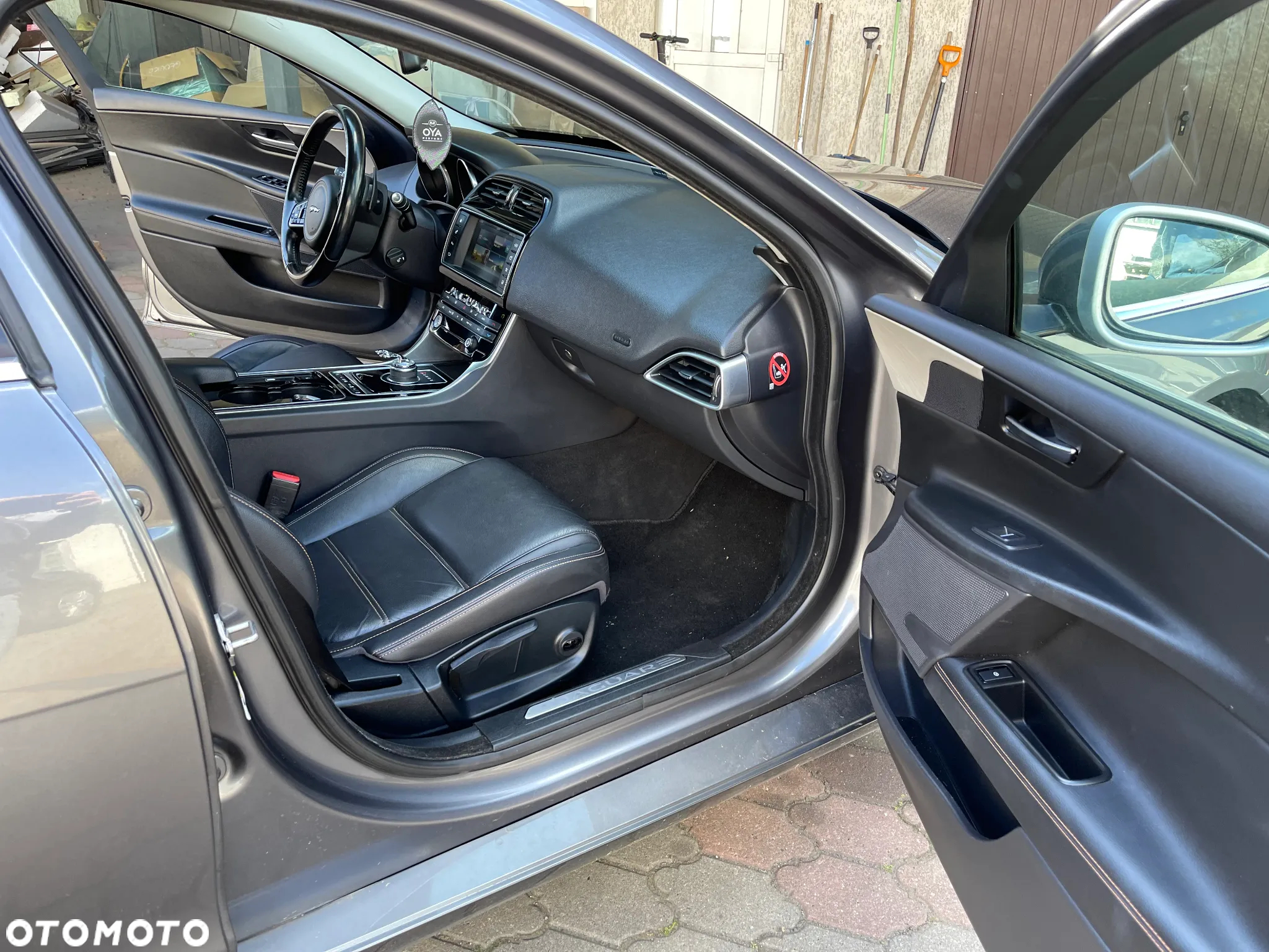 Jaguar XE 2.0 D Prestige - 26