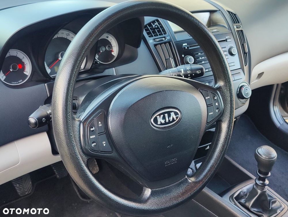 Kia Ceed 1.4 CVVT Attract - 12