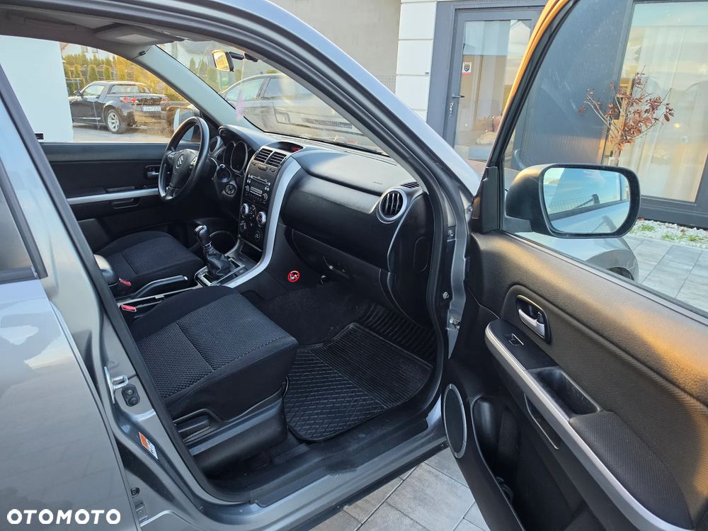 Suzuki Grand Vitara 2.0 - 25