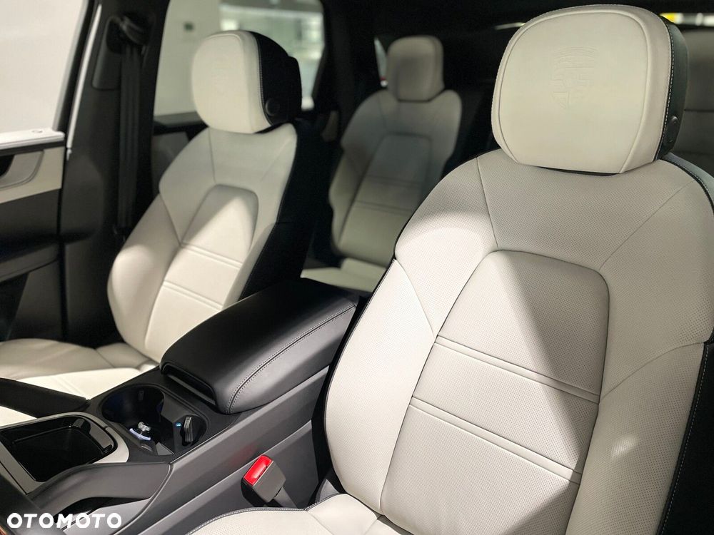 Porsche Cayenne - 34
