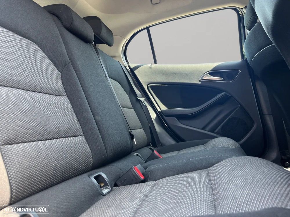 Mercedes-Benz GLA 200 d Urban - 19