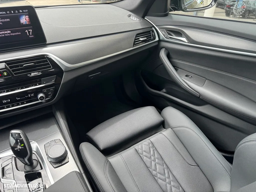 BMW 530 e Pack Desportivo M - 14