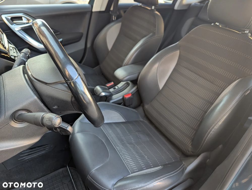 Peugeot 2008 1.2 Pure Tech Allure S&S EAT6 - 19