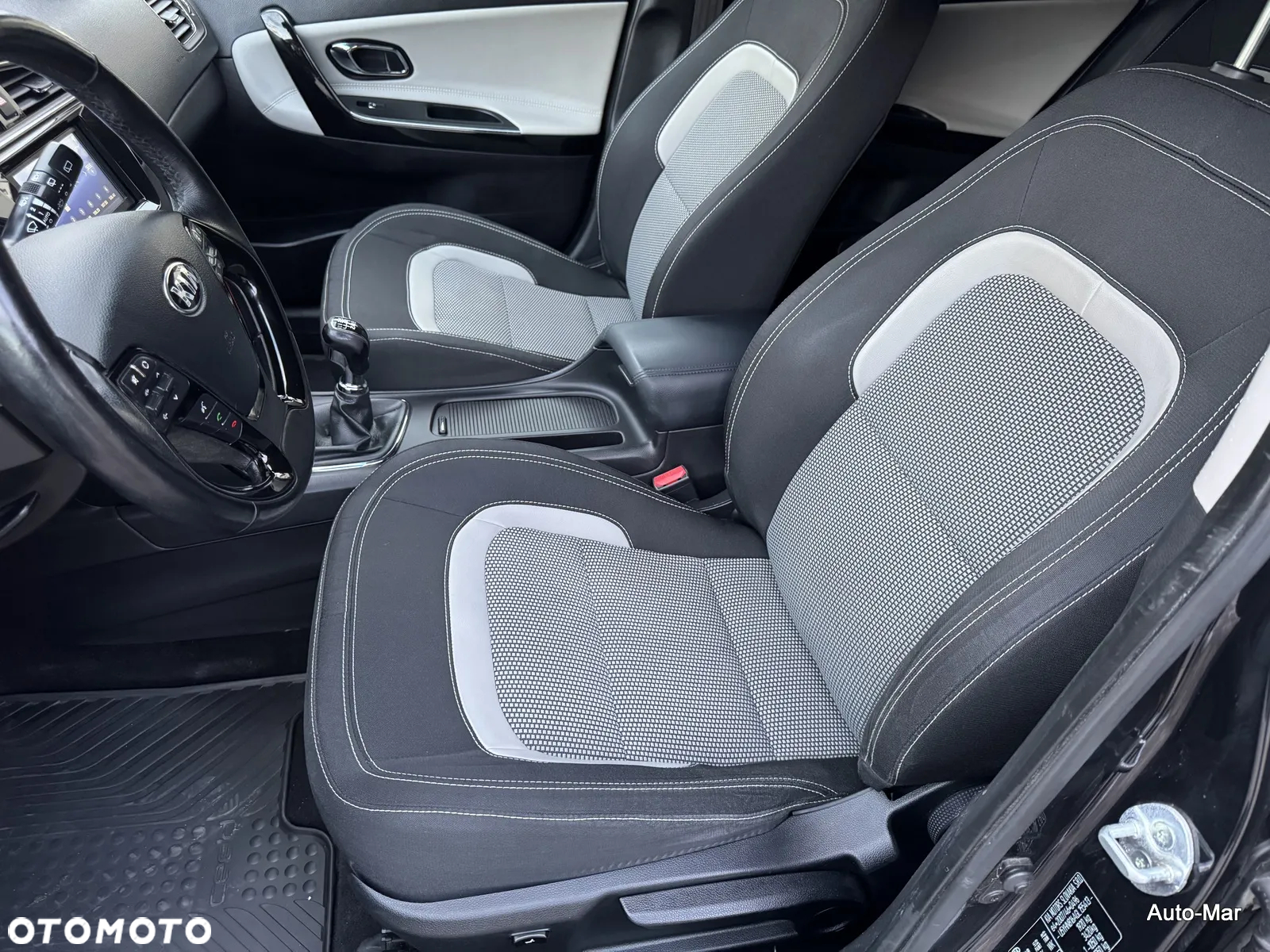 Kia Ceed 1.6 CRDi 136 ISG SW Edition 7 - 13