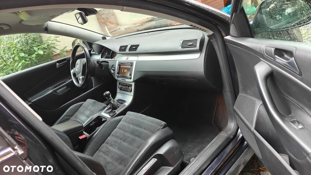 Volkswagen Passat 2.0 TDI Highline - 32