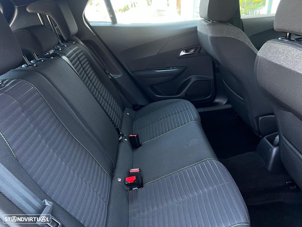 Peugeot 2008 1.2 PureTech Active Pack - 16