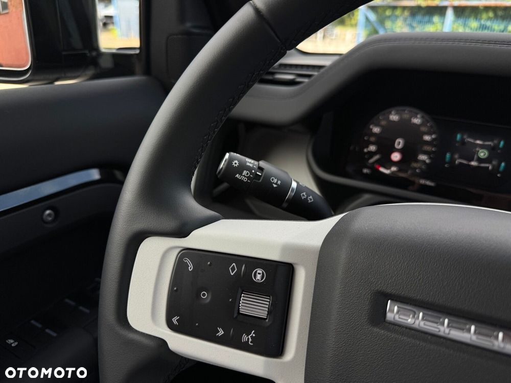 Land Rover Defender - 10
