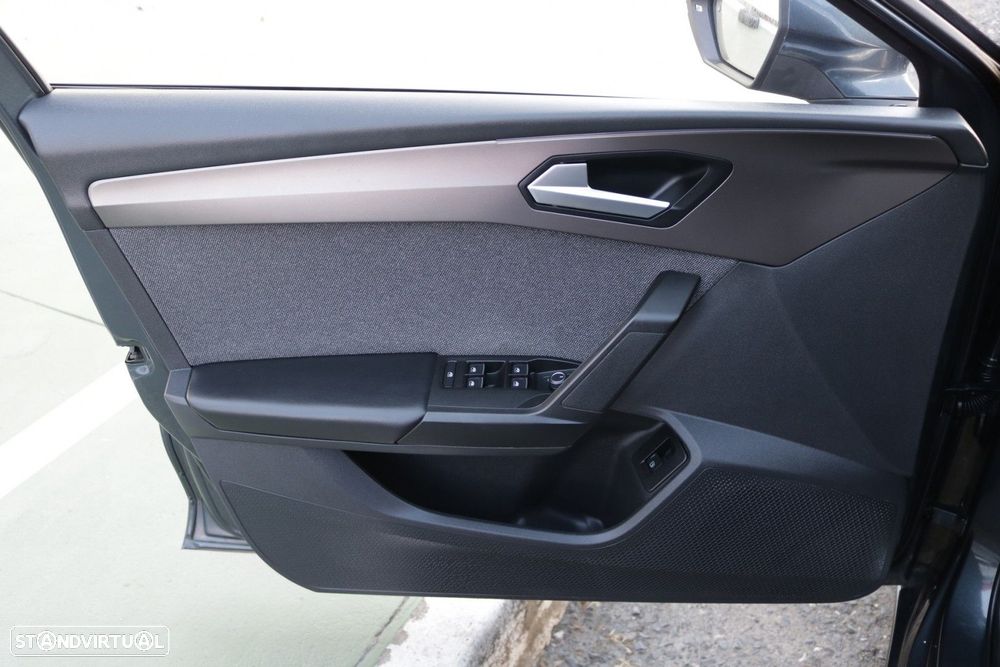 SEAT Leon 1.4 e-Hybrid Xcellence DSG - 32