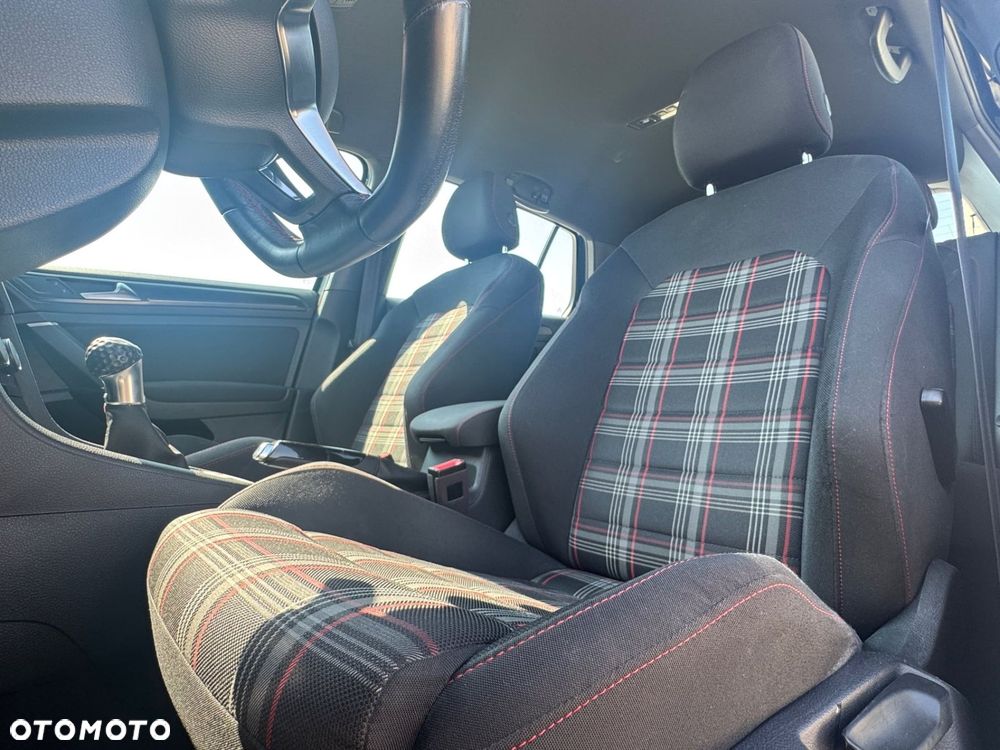 Volkswagen Golf - 13