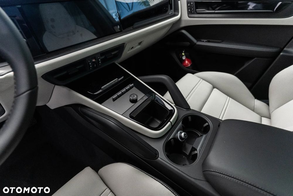 Porsche Cayenne E-Hybrid PHEV Black Edition - 26
