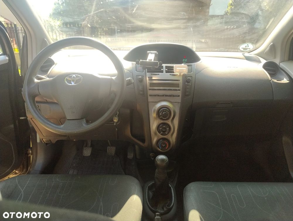 Toyota Yaris 1.0 Luna A/C - 23