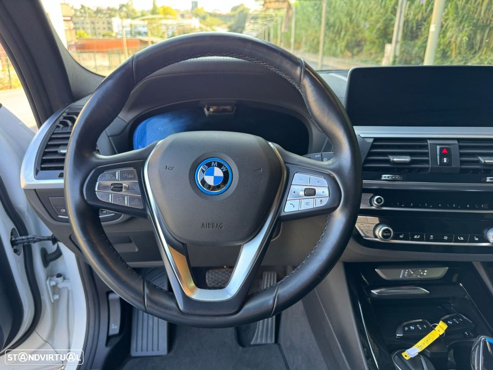 BMW iX3 Impressive - 11