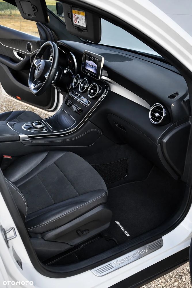 Mercedes-Benz GLC - 12