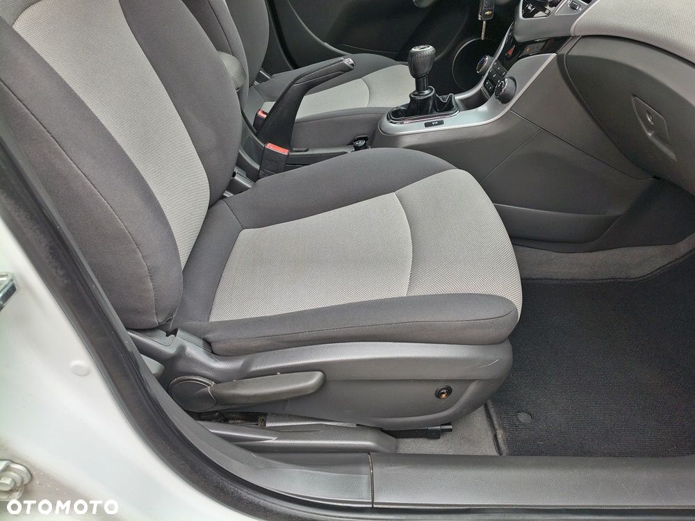 Chevrolet Cruze 2.0 LS - 21