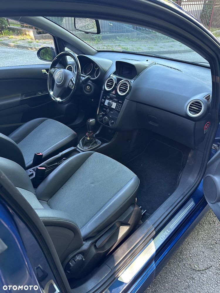 Opel Corsa 1.4 16V Cosmo - 6