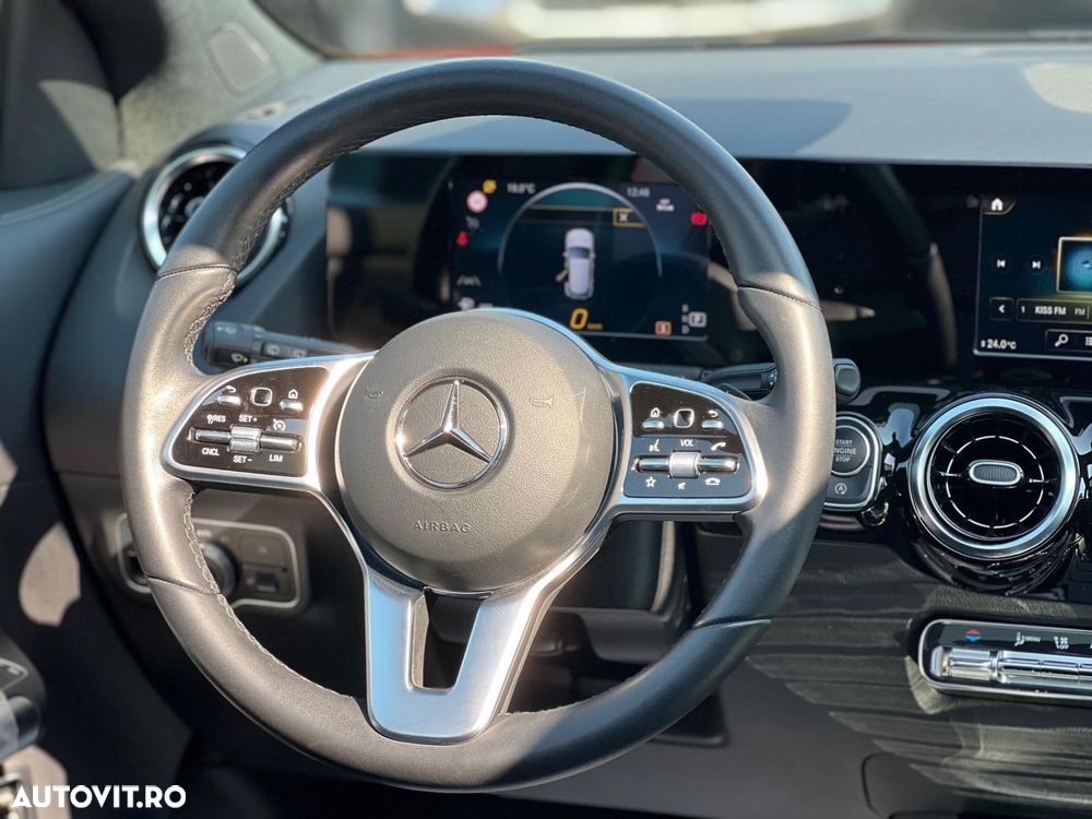 Mercedes-Benz GLA - 16