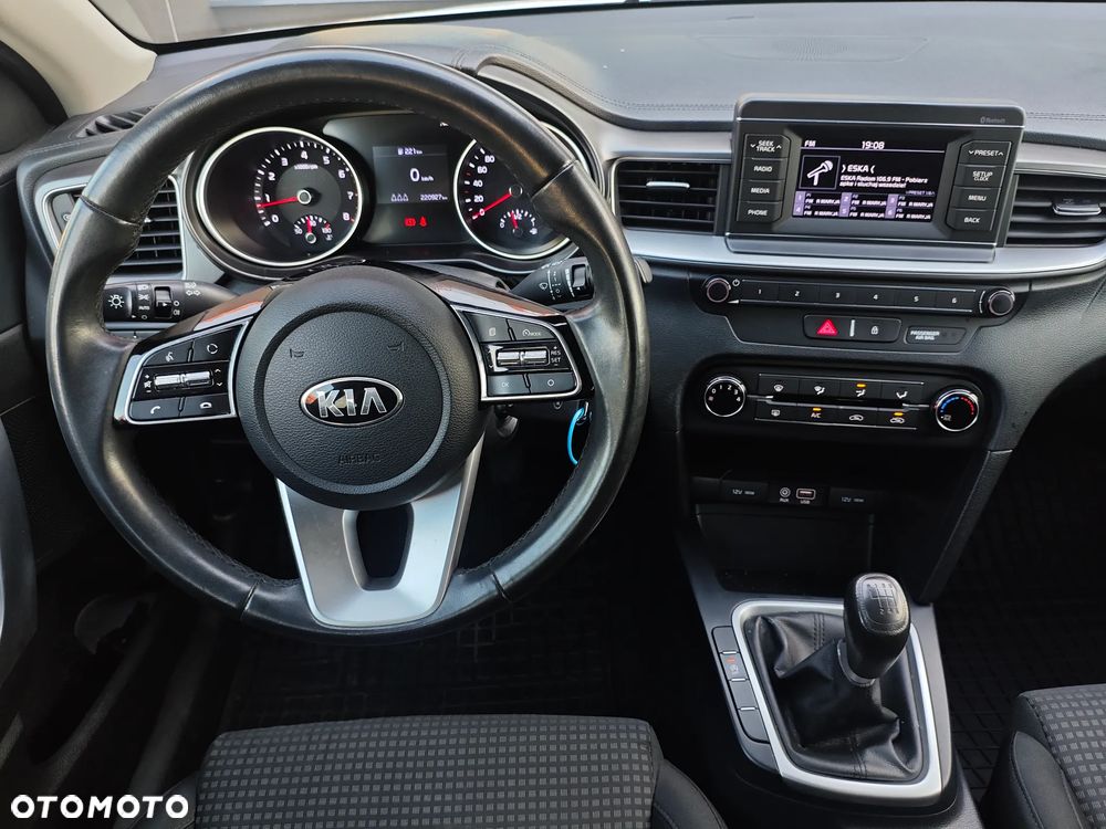 Kia Ceed - 8