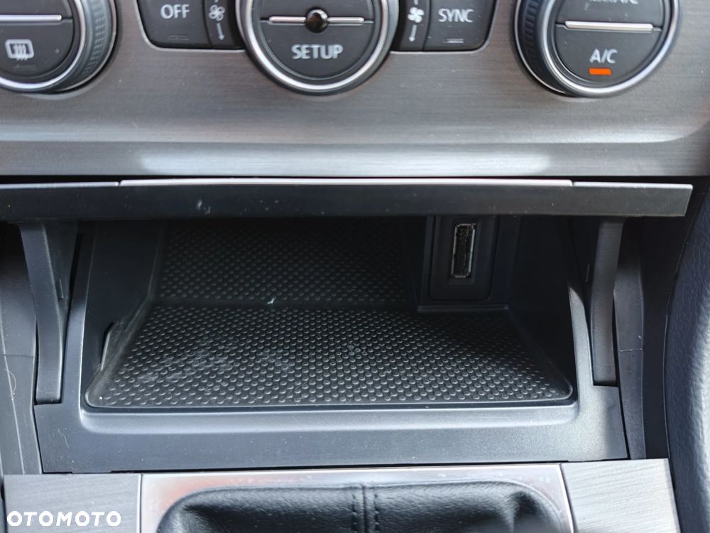Volkswagen Golf - 34